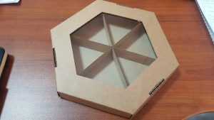 Коробка-менажница крафт МГК для драже и орехов, 24*15*3 см с окном