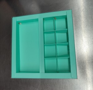 Коробка тиффани на 8 конфет и плитку шоколада
