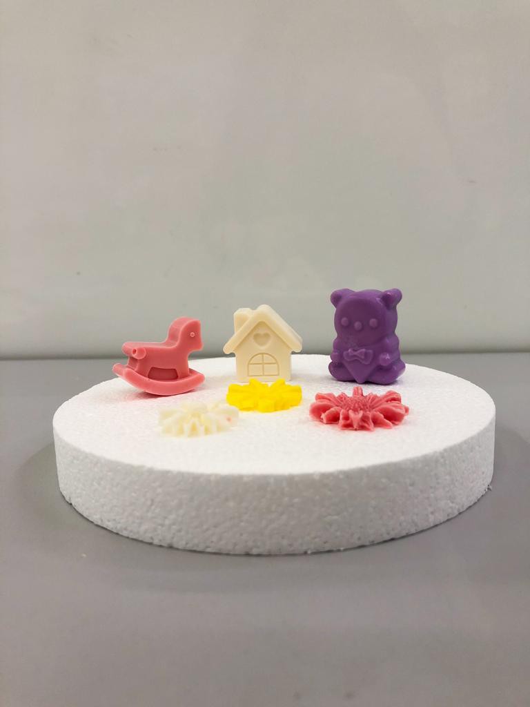 Набор из 6 фигурок "Детство" из пищевой глазури разного цвета 
