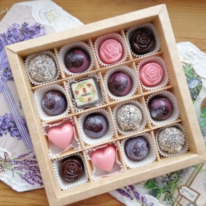 Коробка крафт для 16 конфет с окном